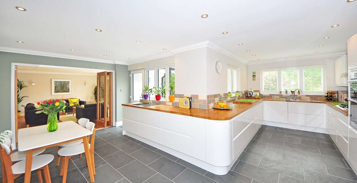 U type Kitchen with Dining table