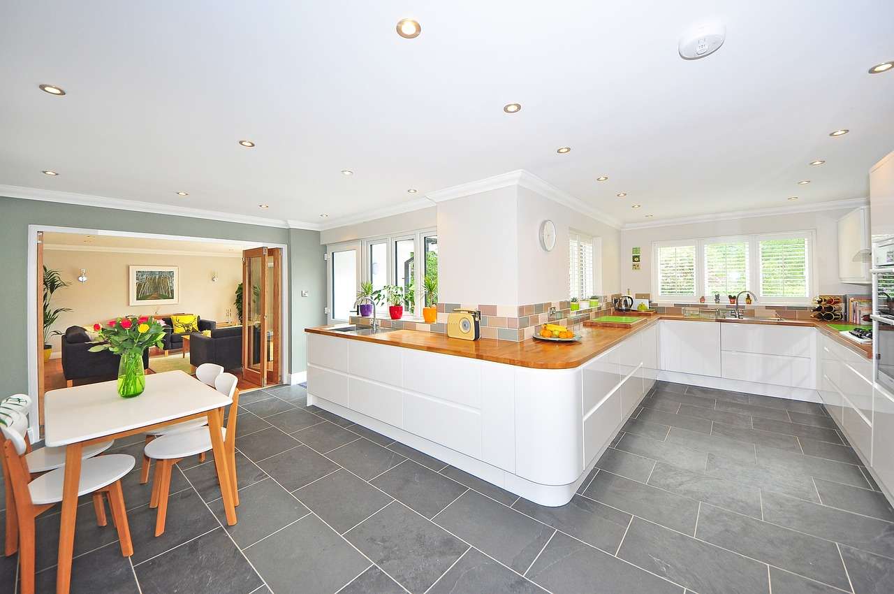 U type Kitchen with Dining table